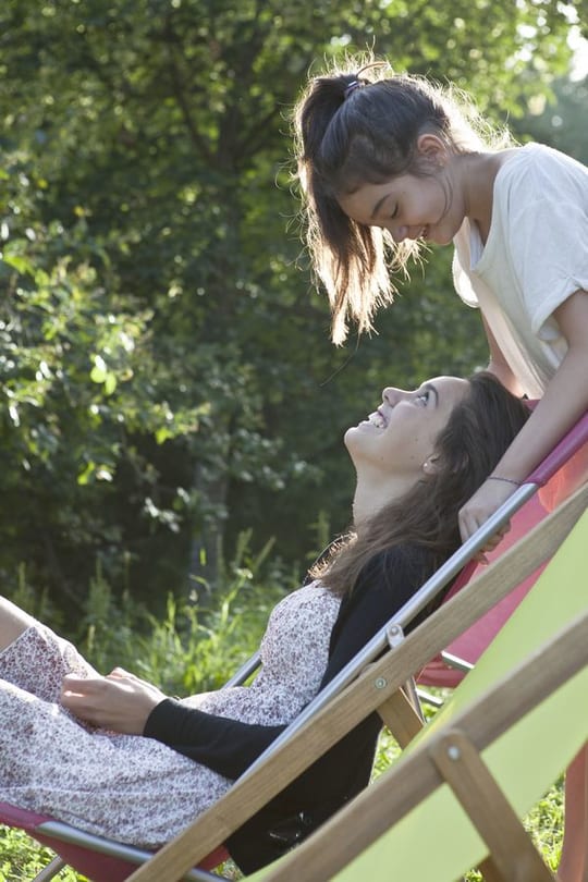 jeune fille au club enfant à Fais Tes Vacances, le village club aux 300 stages