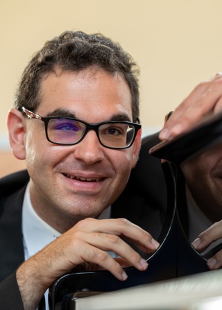 Nicola Serravalle, Vacances en famille, Cours piano