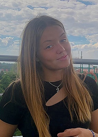 Juline Dortu, Vacances en famille, Danse collective en ligne