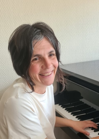 Elise Boyer, Vacances en famille, Cours piano