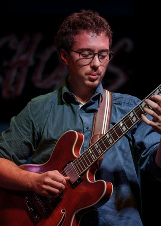 Antoine Savoie, Vacances en famille, Cours guitare