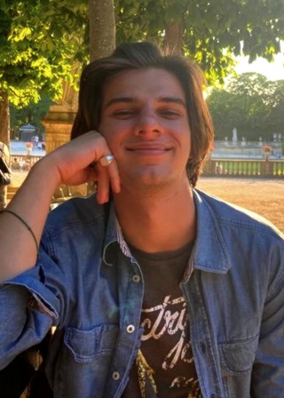 Lucas Gregoire, Vacances en famille, Écriture