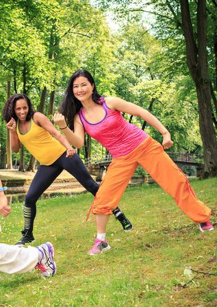 Cours Zumba Fitness ~ K.H., Vacances en famille, Danse collective en ligne